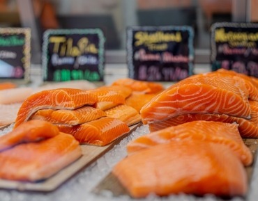 Fresh seafood in Durango featuring wild-caught seafood fillets and seasonal catches on ice.